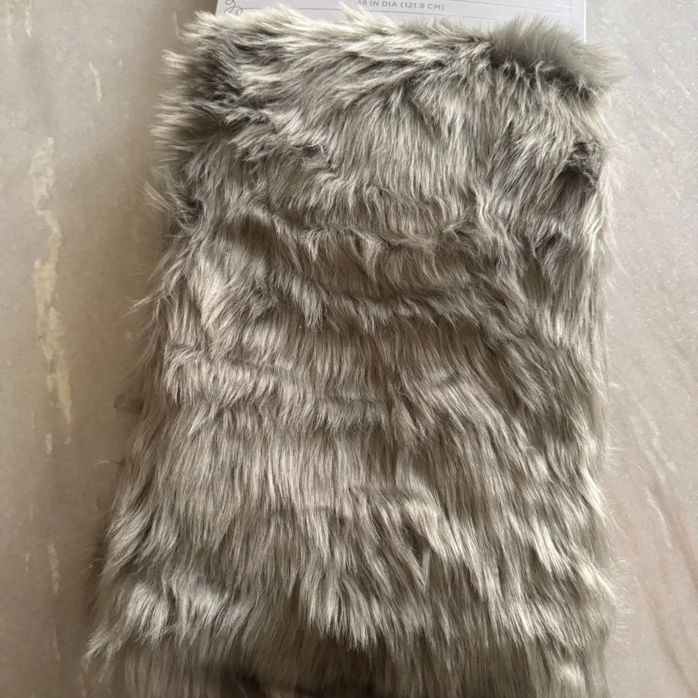 Wondershop Gray Faux Fur Tree Skirt